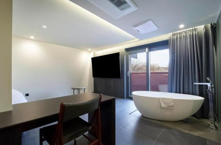 Tara Hotel *